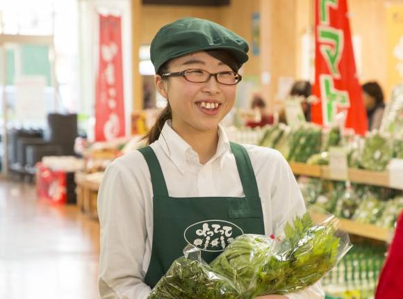 生産者と消費者を結ぶ日々の充実感。各店舗が主体となってさまざまな試みや工夫を実践し、生産者にも消費者にもより高い満足感を感じてもらえる店舗づくりに励んでいます。