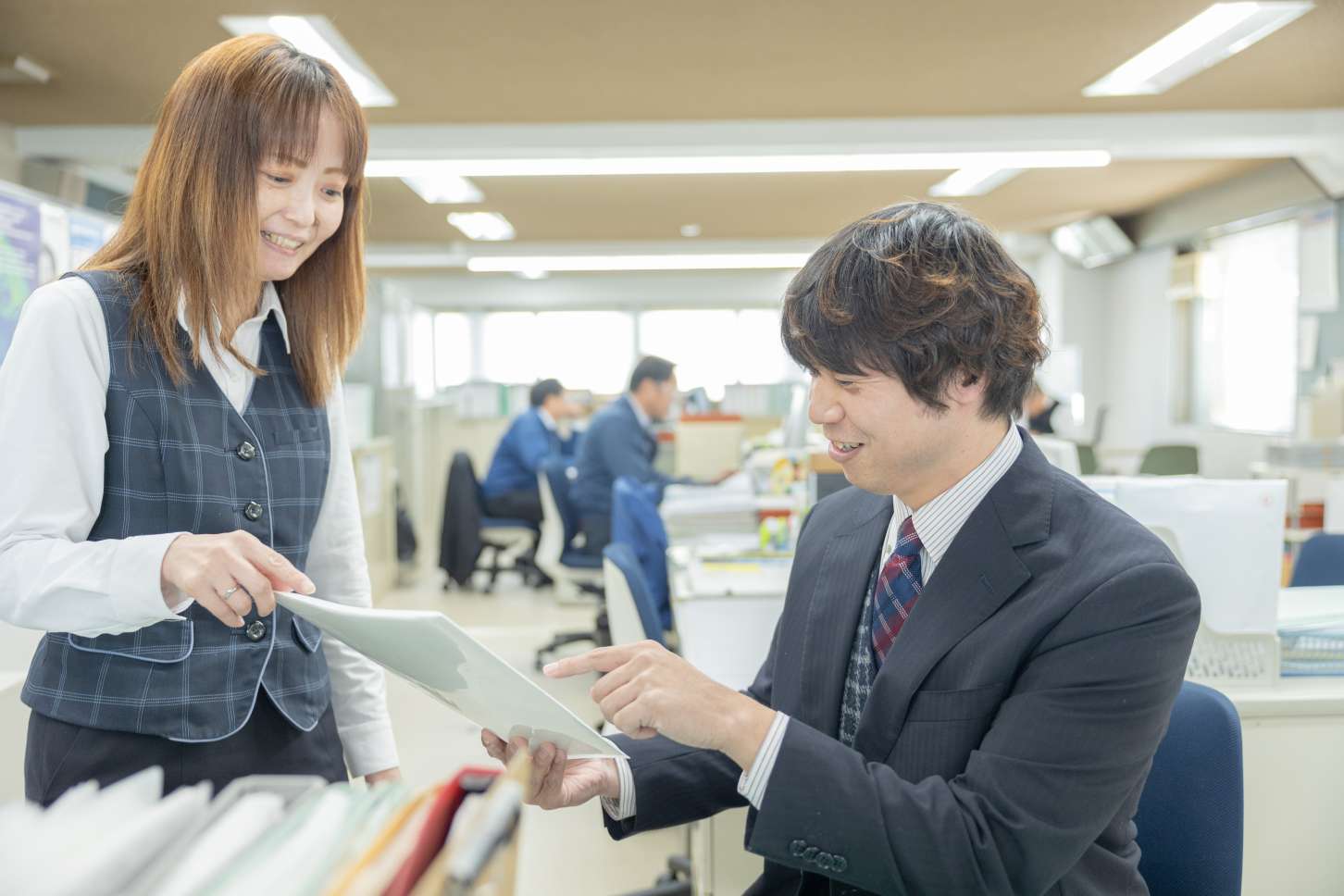 同社の取扱製品は馴染みがないように見えますが、身近な場所でも使われています。